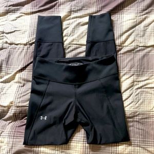 Under Armour HeatGear Sz M Mid Rise Black Workout Ribbed Cuff Leggings